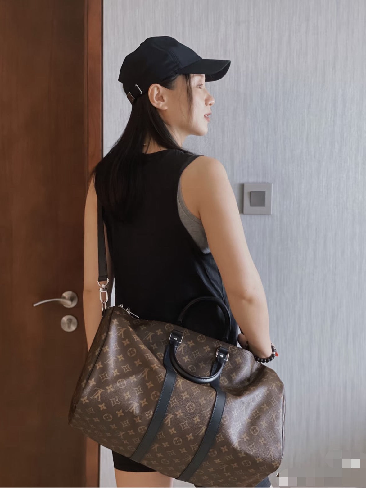 Louis Vuitton Keepall 45 Bandoulière - Monogram & Black Trim (Microchip)