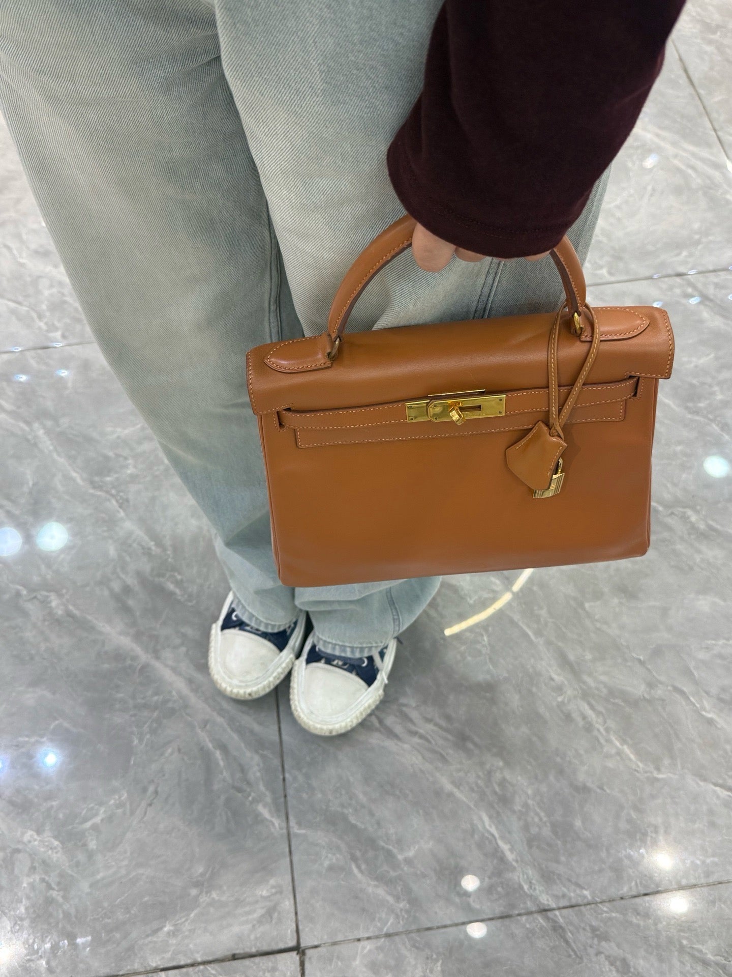 Hermès Kelly 28 - Gold Box Calfskin with Gold Hardware (Circle V Stamp / Vintage Character)