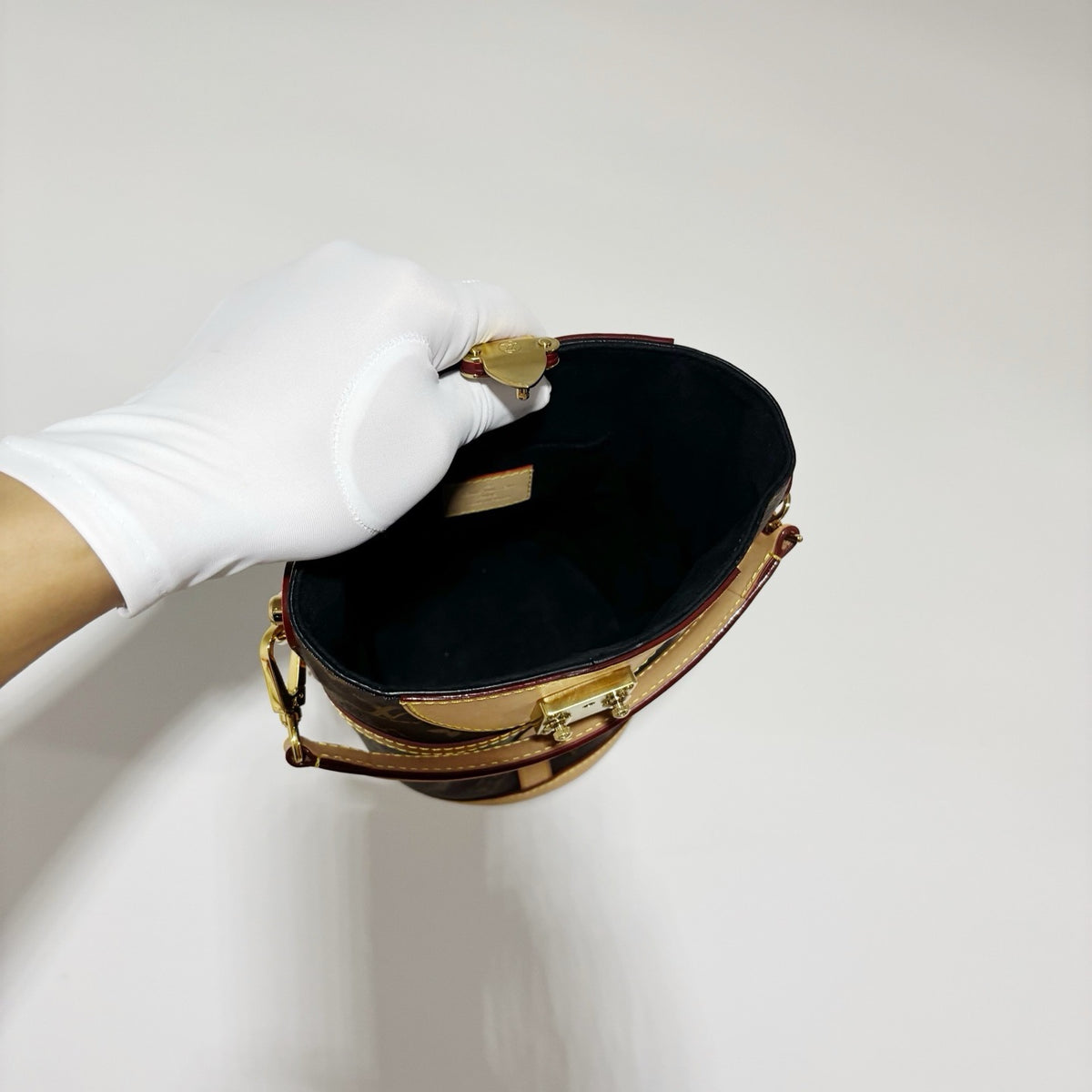 Louis Vuitton Monogram Runway Bucket Bag (Fries Bag) - Excellent Condition