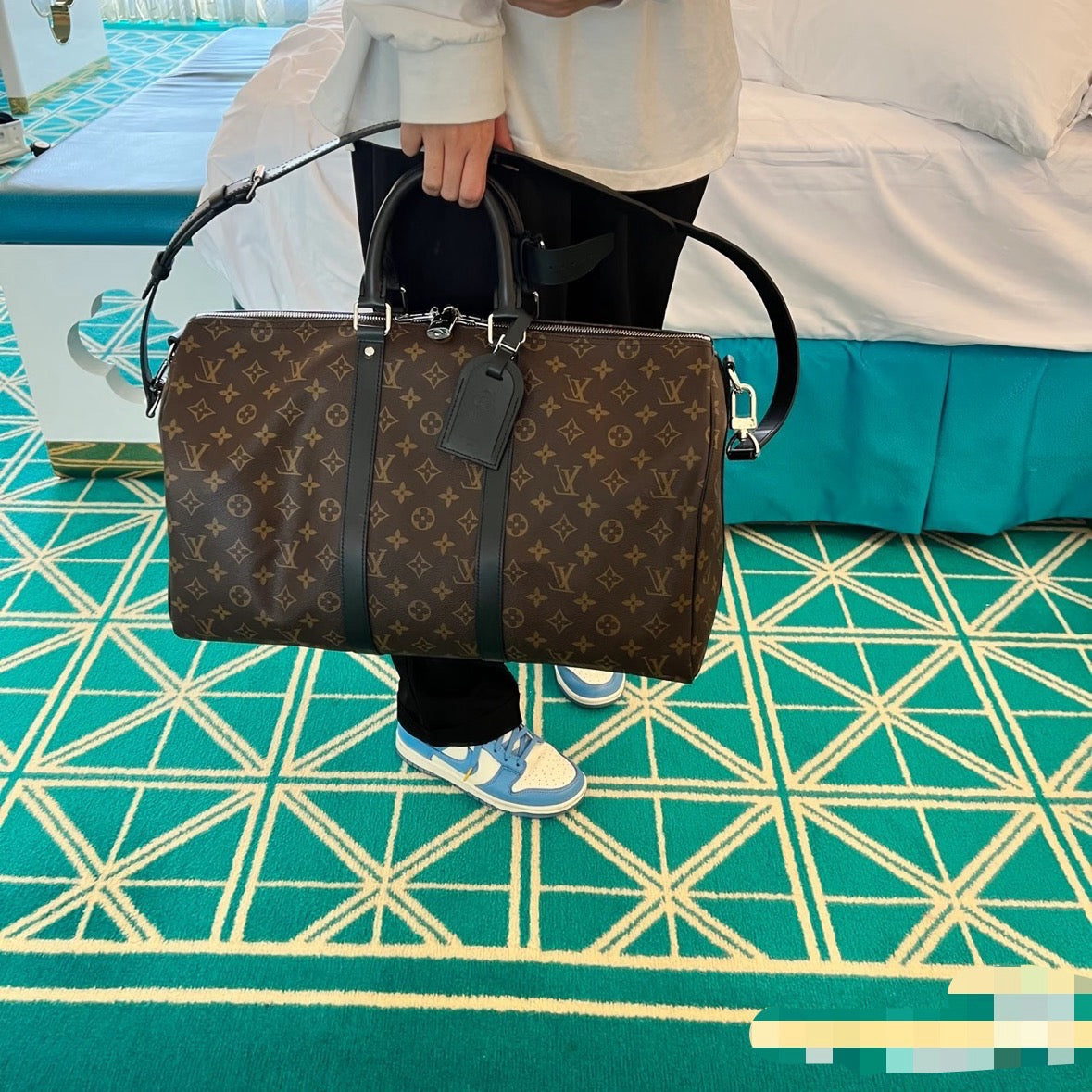 Louis Vuitton Keepall 45 Bandoulière - Monogram & Black Trim (Microchip)
