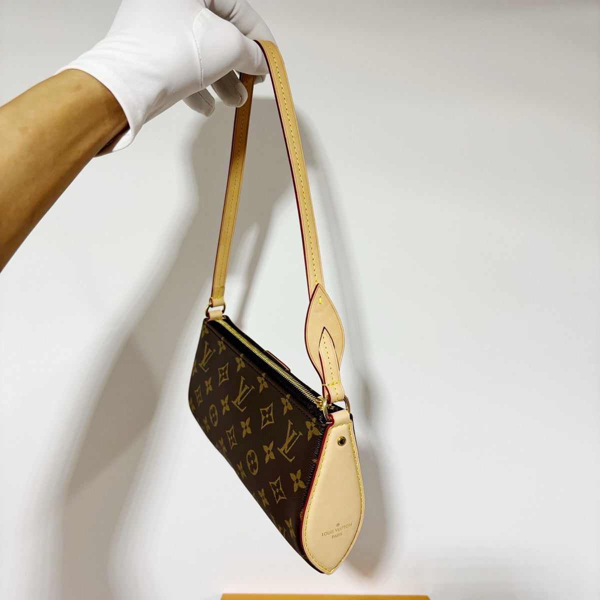Louis Vuitton Pochette Tirette - Monogram Canvas (99% New / Full Set)
