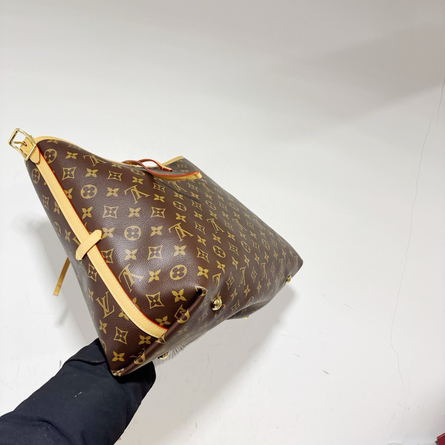 Louis Vuitton Carryall MM Monogram Tote Bag (99% New / Full Set)