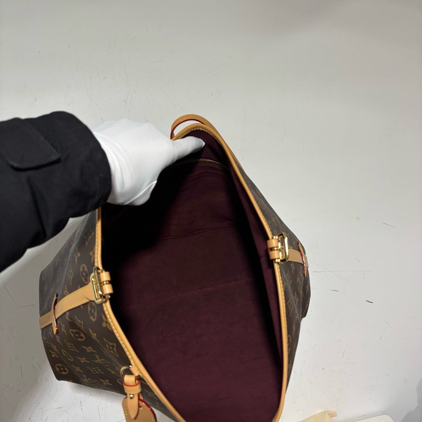 Louis Vuitton Carryall MM Monogram Tote Bag (99% New / Full Set)