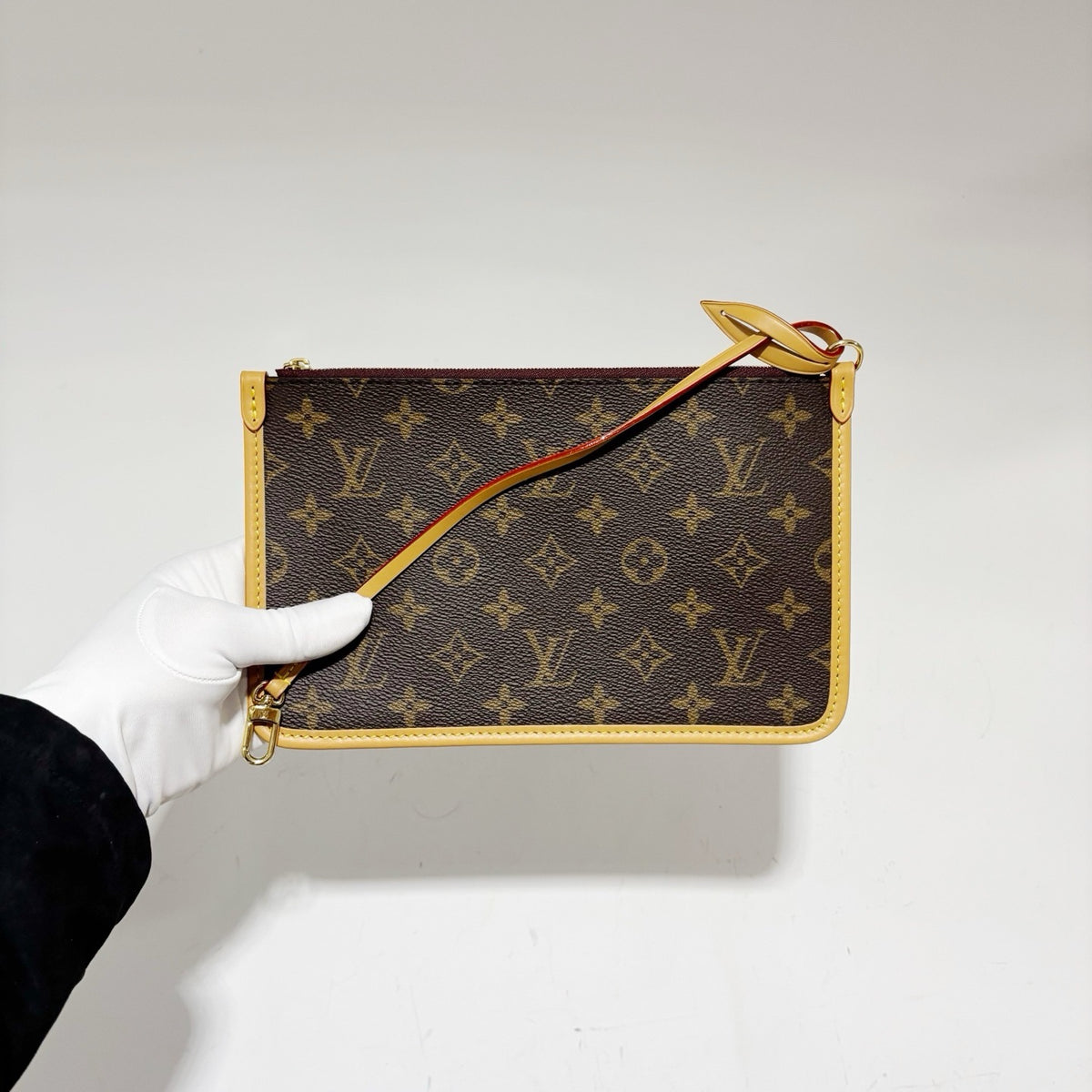 Louis Vuitton Carryall MM Monogram Tote Bag (99% New / Full Set)