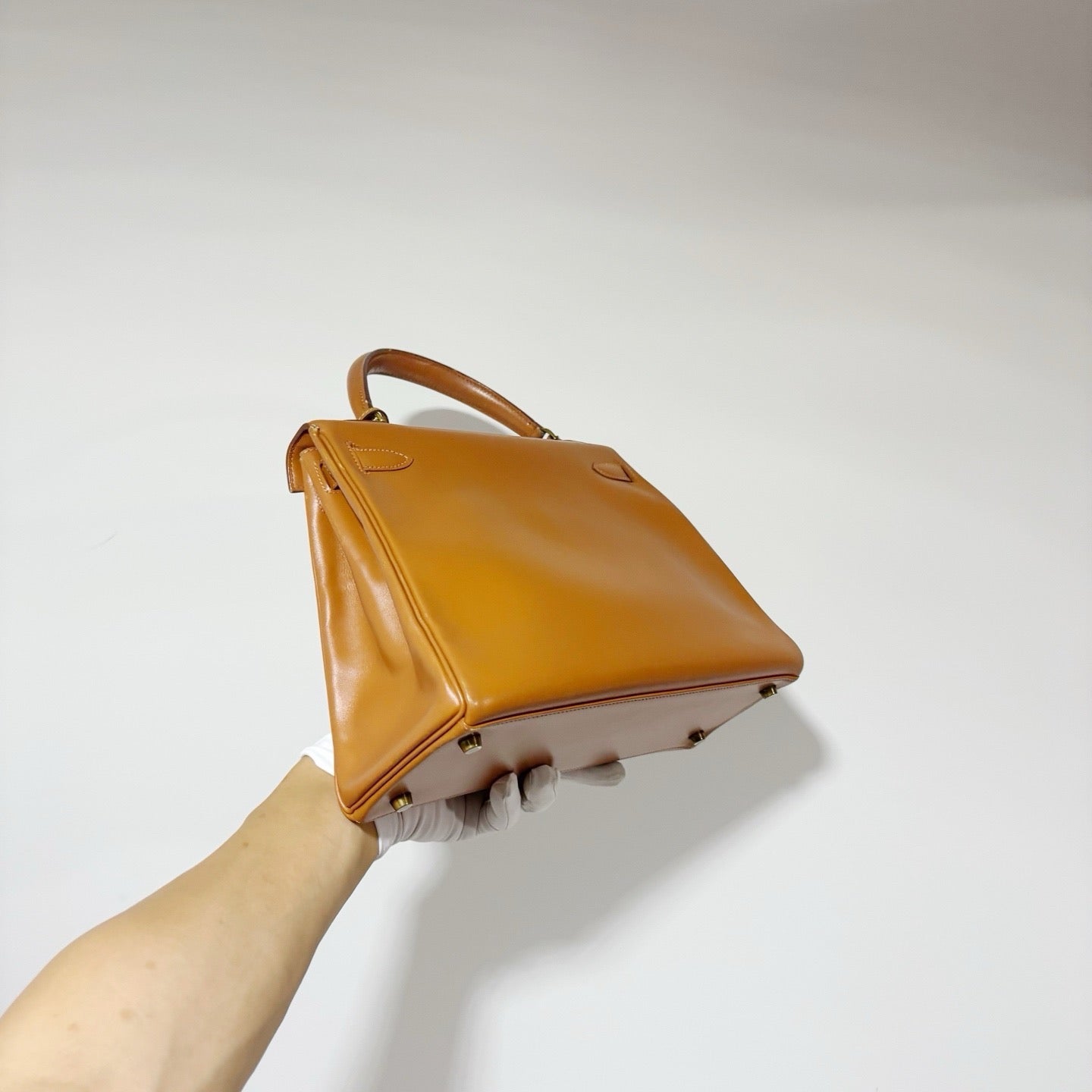 Hermès Kelly 28 - Gold Box Calfskin with Gold Hardware (Circle V Stamp / Vintage Character)