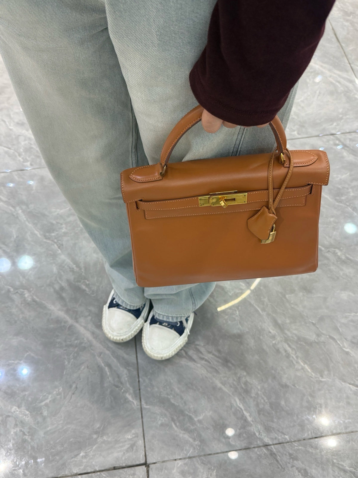 Hermès Kelly 28 - Gold Box Calfskin with Gold Hardware (Circle V Stamp / Vintage Character)